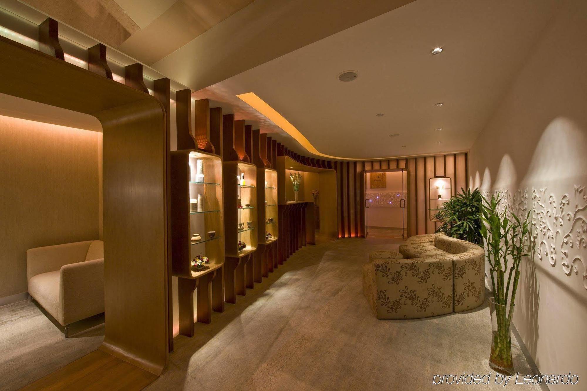 Taj Mg Road Bengaluru Hotel Interior photo
