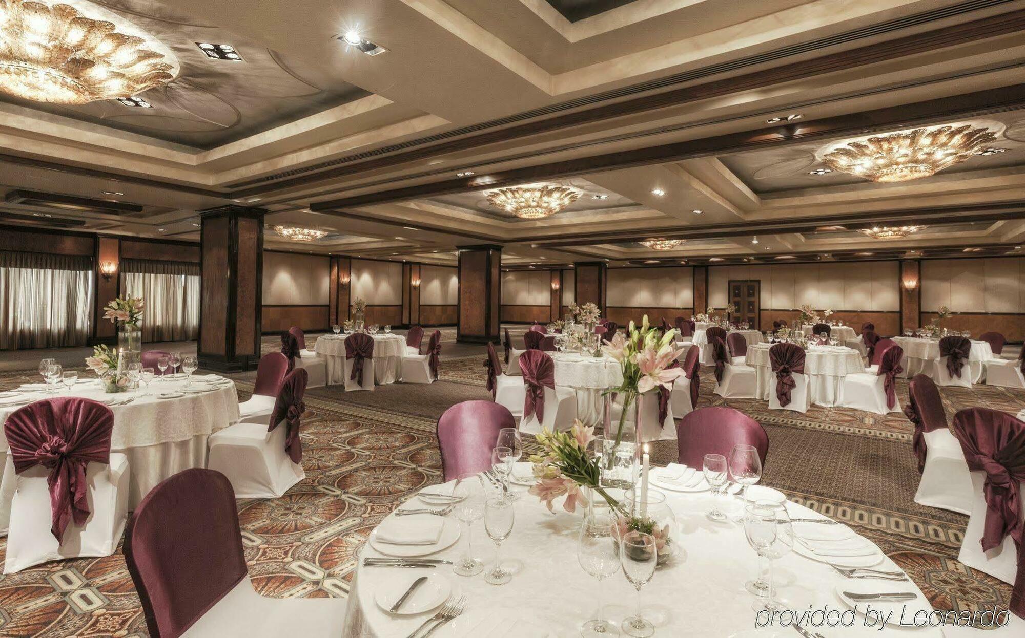 Taj Mg Road Bengaluru Hotel Exterior photo